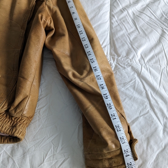 Vintage Men's Leather Bomber Style Jacket, by Cordovan Montreal - Picture 4 of 16